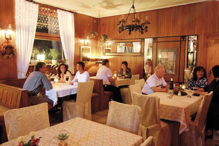 Dining 17 of 24