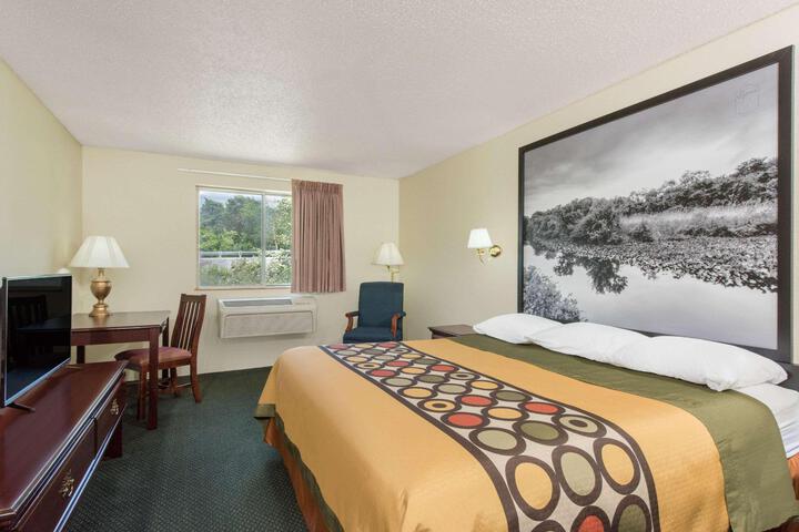1 King Bed (5 of 20)
