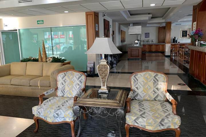 Entrance & Lobby