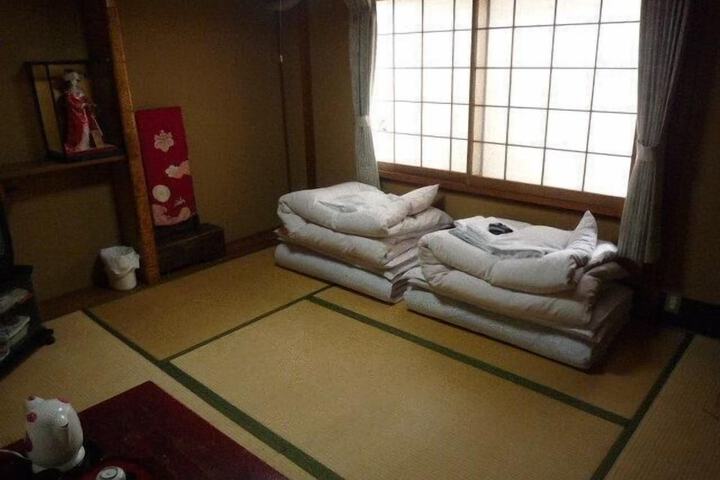 Room 4 of 15