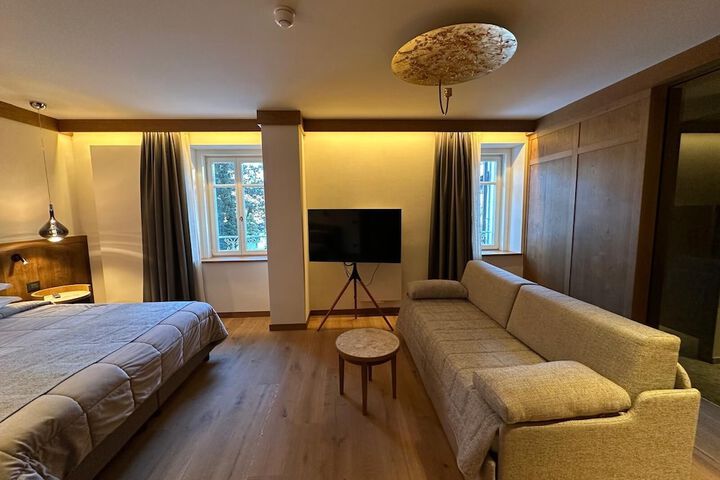 Room 12 of 106