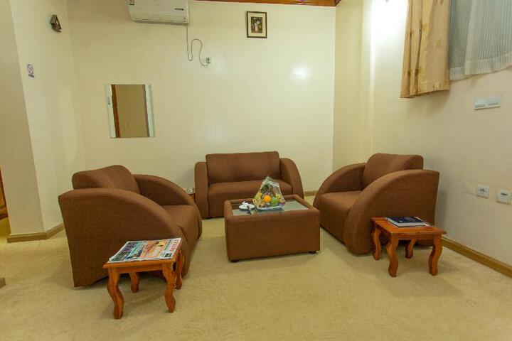 Room 6 of 10
