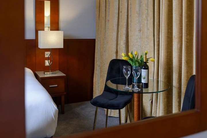 Room 10 of 83
