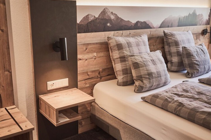 Room 3 of 56