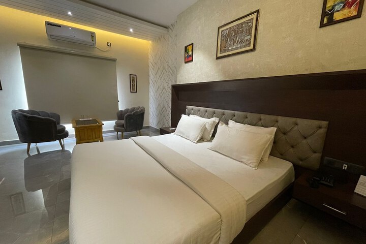 Room 21 of 35