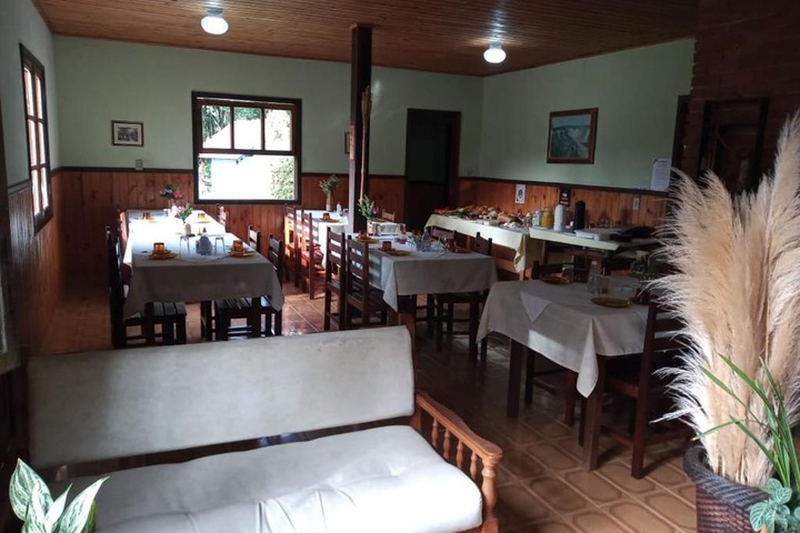Dining 8 of 10