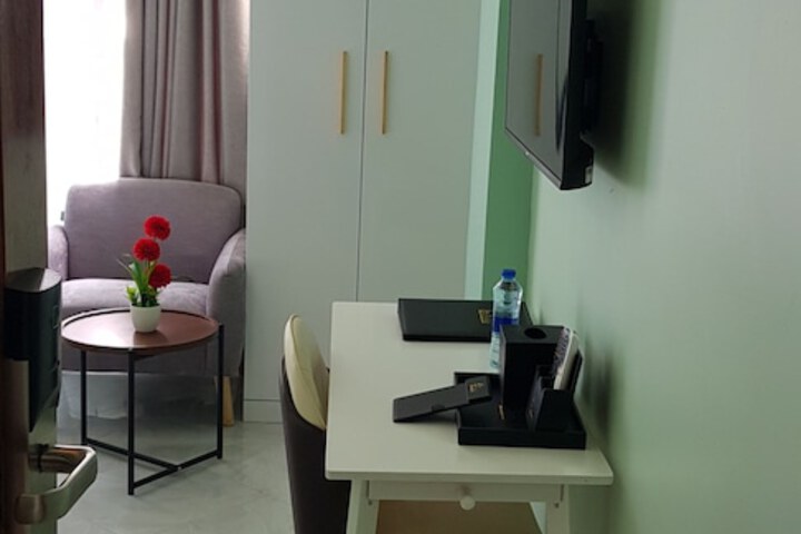 Room 28 of 65