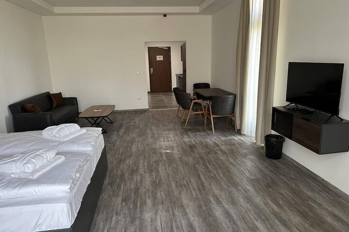 Room 14 of 143