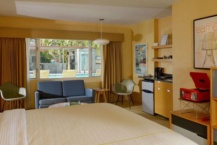 Room 8 of 25