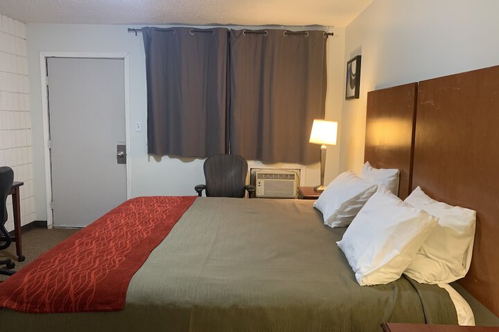 Room 4 of 12