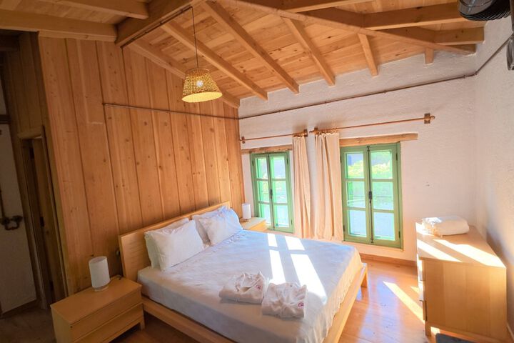 Room 4 of 28