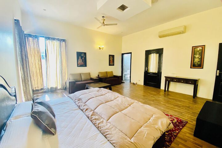 Room 10 of 60