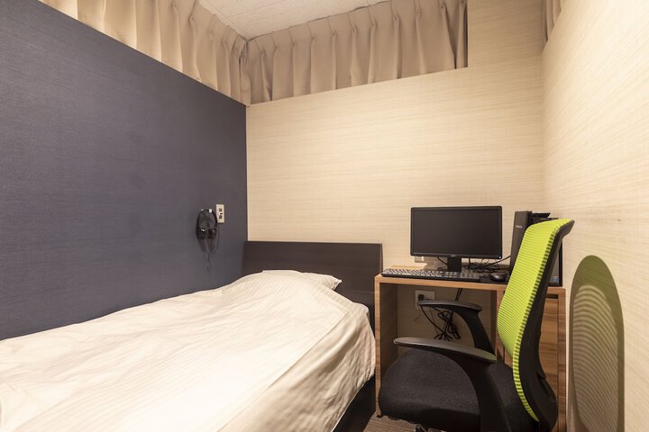Room 13 of 63