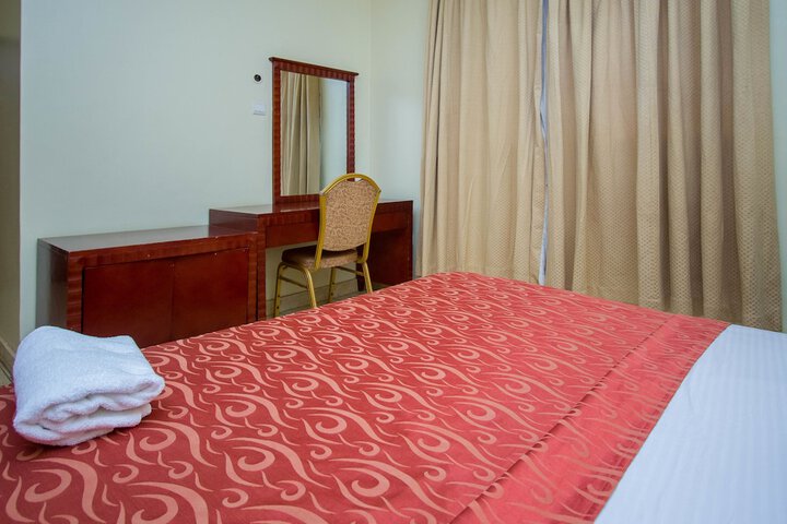 Room 11 of 48