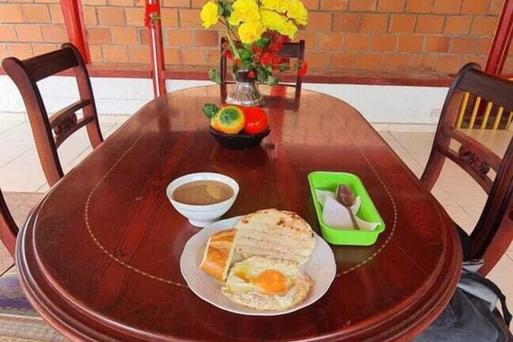 Breakfast/Coffee Service 26 of 38