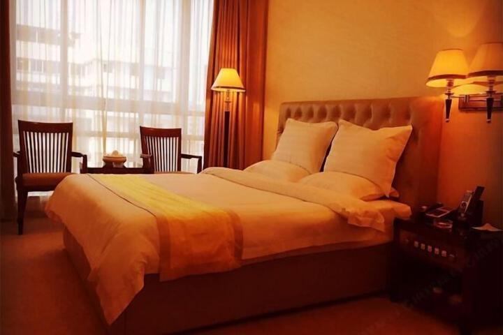 Room 2 of 28