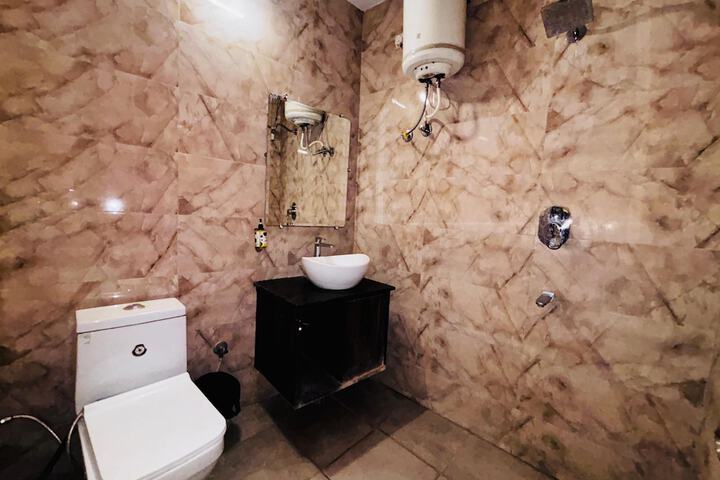 Room 5 of 7