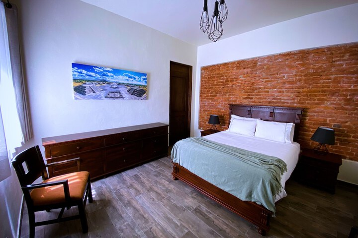 Room 6 of 30