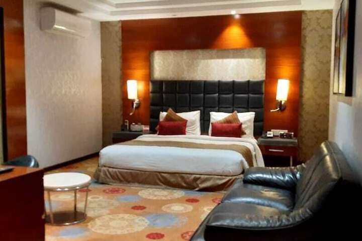 Room 10 of 47