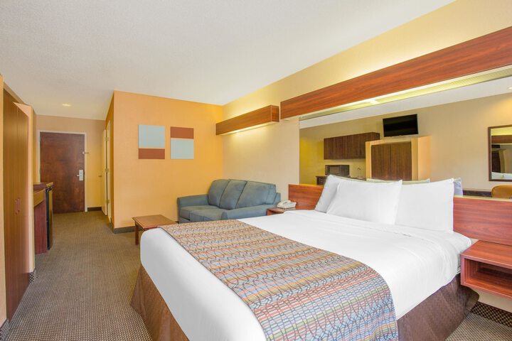 1 Queen Bed (17 of 20)