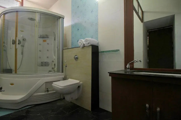Room 6 of 15