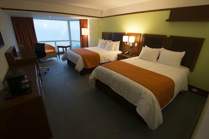 Room 12 of 40