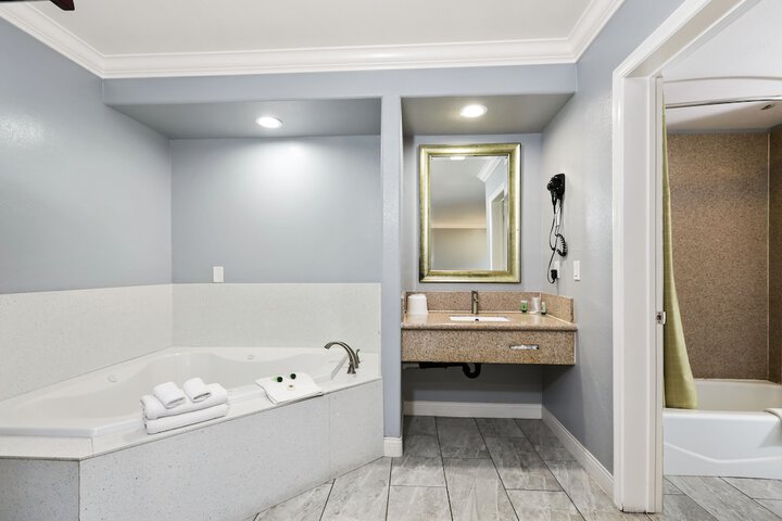 Standard | King Bed (9 of 18)