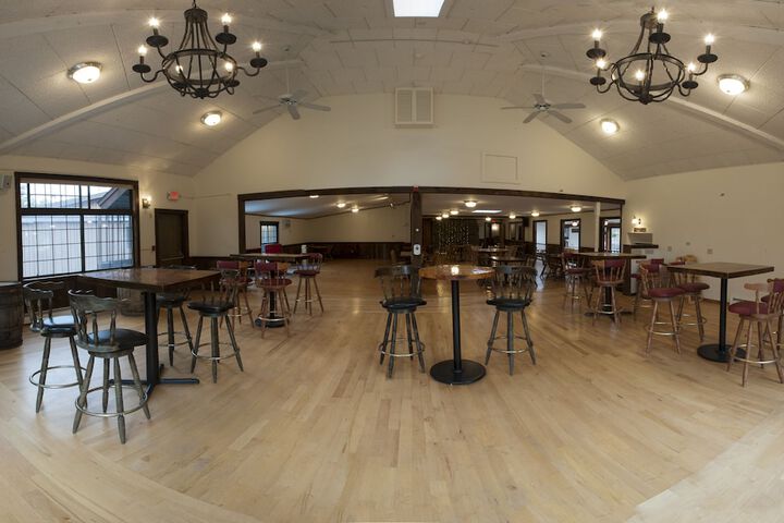 Ballroom/Hall 82 of 163