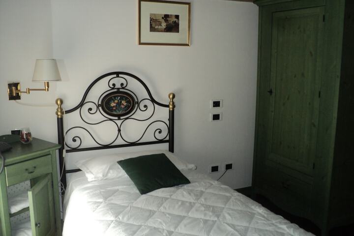 Room 9 of 67