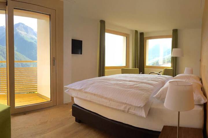 Room 14 of 65
