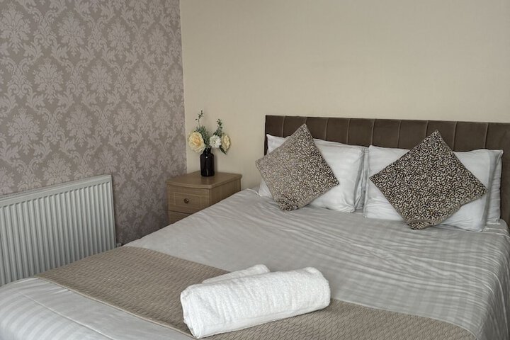 Room 4 of 28