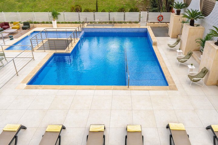 Pool Hotel
