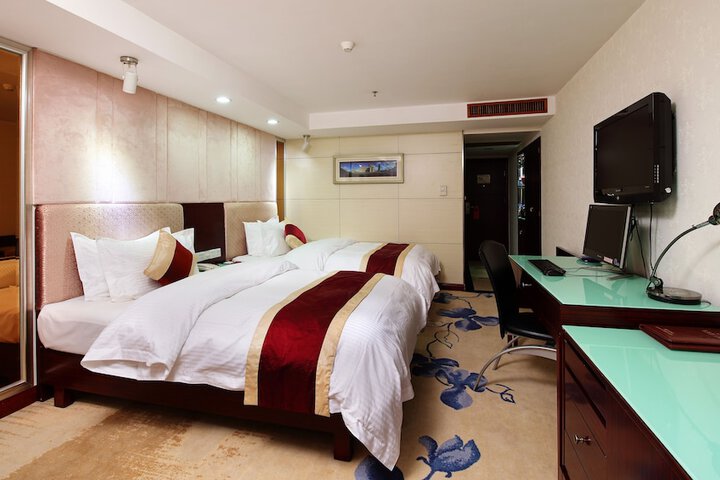 Room 13 of 35
