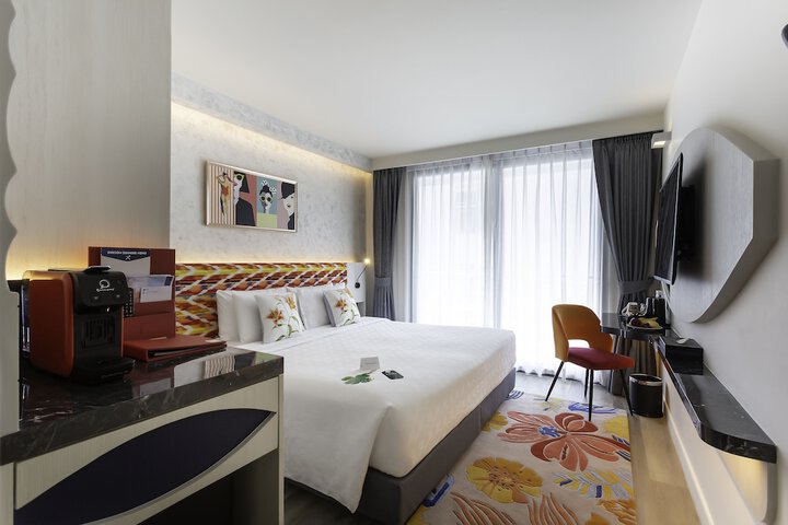 Room 65 of 158