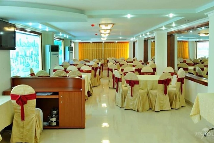 Ballroom/Hall 27 of 30