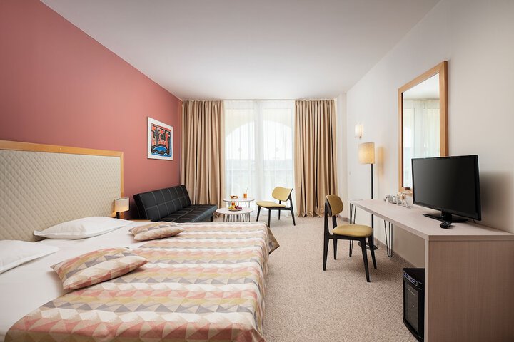 Room 6 of 87