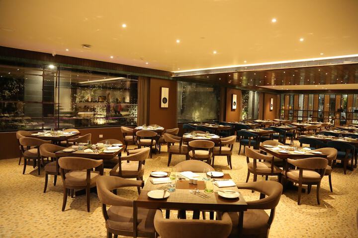 Dining 39 of 61