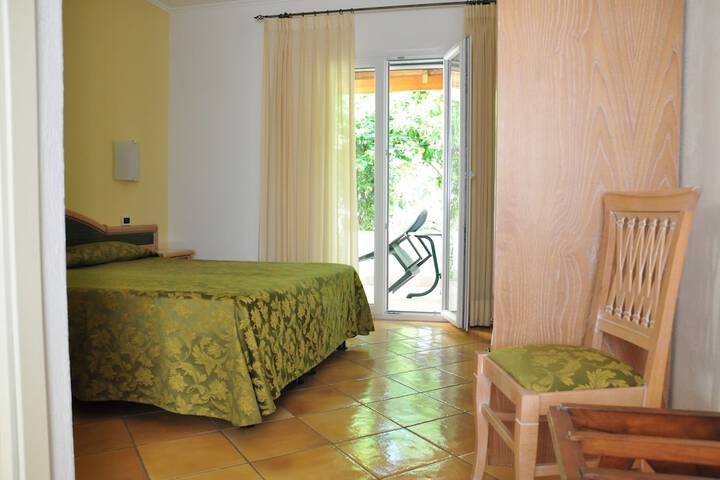 Room 3 of 63
