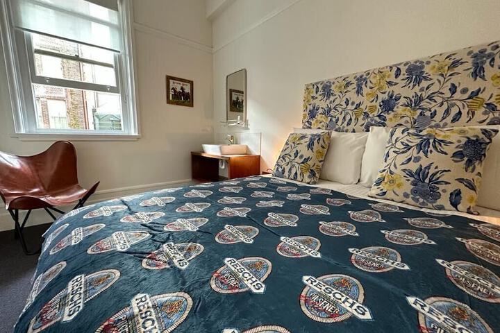 Room 12 of 27