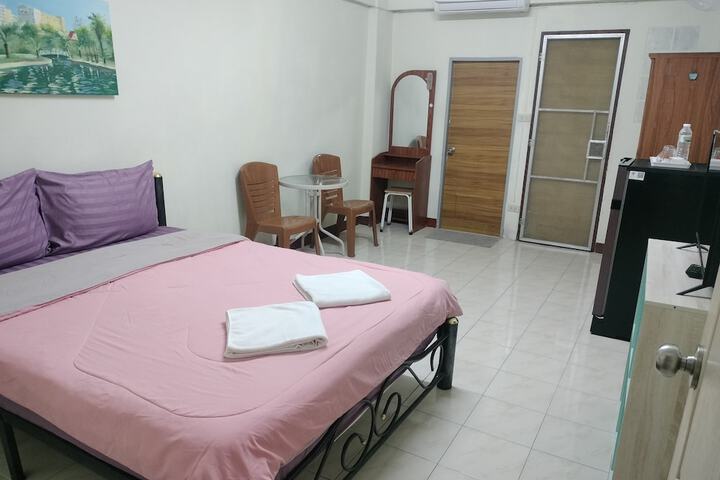 Room 28 of 46