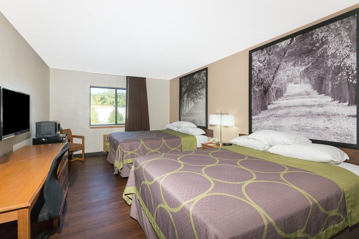 1 Queen Bed (2 of 12)