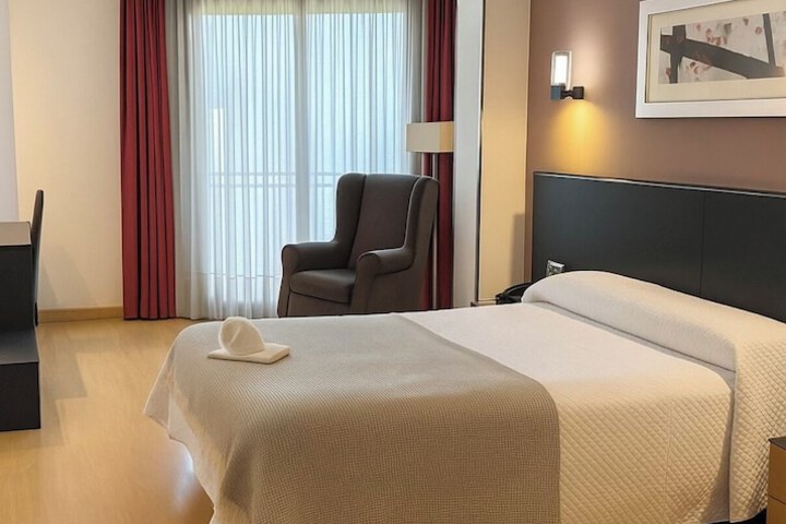 Room 15 of 37