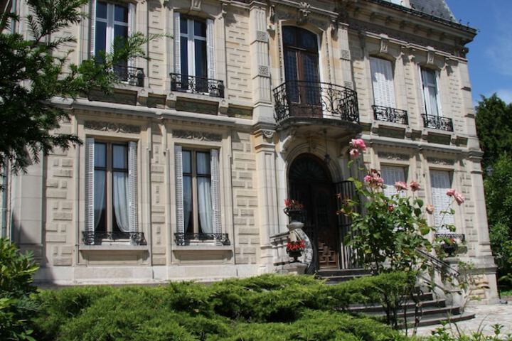 Hotel Exterior 186 of 193