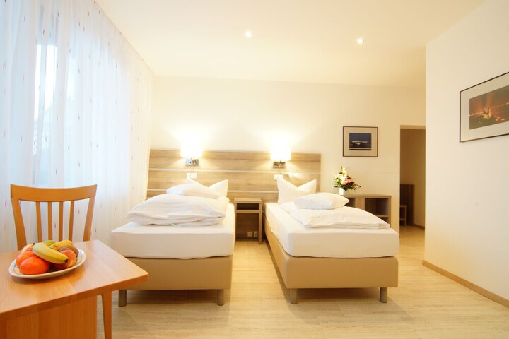 Room 4 of 48