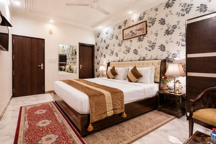 Room 3 of 12