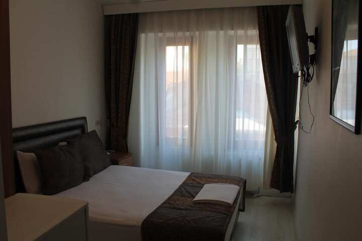 Room 21 of 32