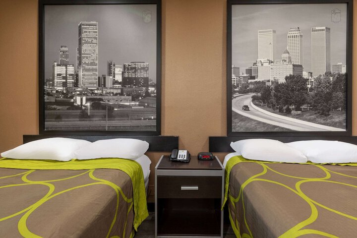 2 Double Beds (3 of 6)