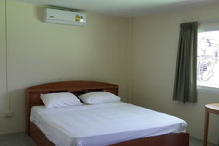 Room 18 of 34
