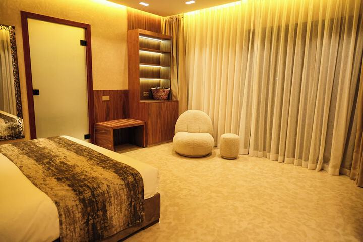 Room 7 of 28