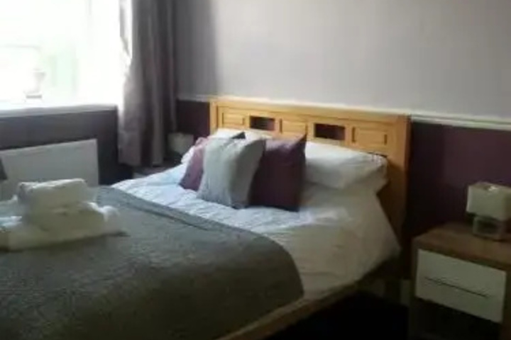 Room 5 of 18
